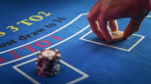 Live Casino ဒီလာနှင့် ကတ်ဂိမ်းကစားသော မြင်ကွင်း
